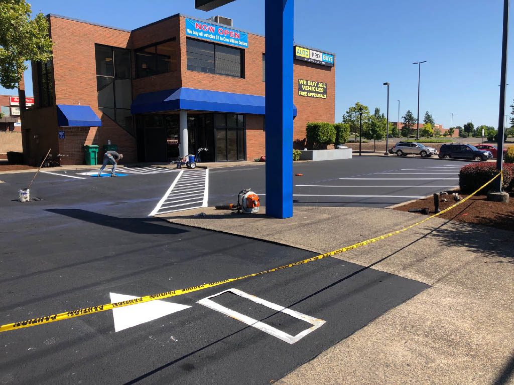 New parking lot at a business with fresh painted lines to help illustrate Asphalt Paving Hillsboro and Asphalt Paving Clackamas and permeable asphalt paving and commercial asphalt resurfacing and best driveway material